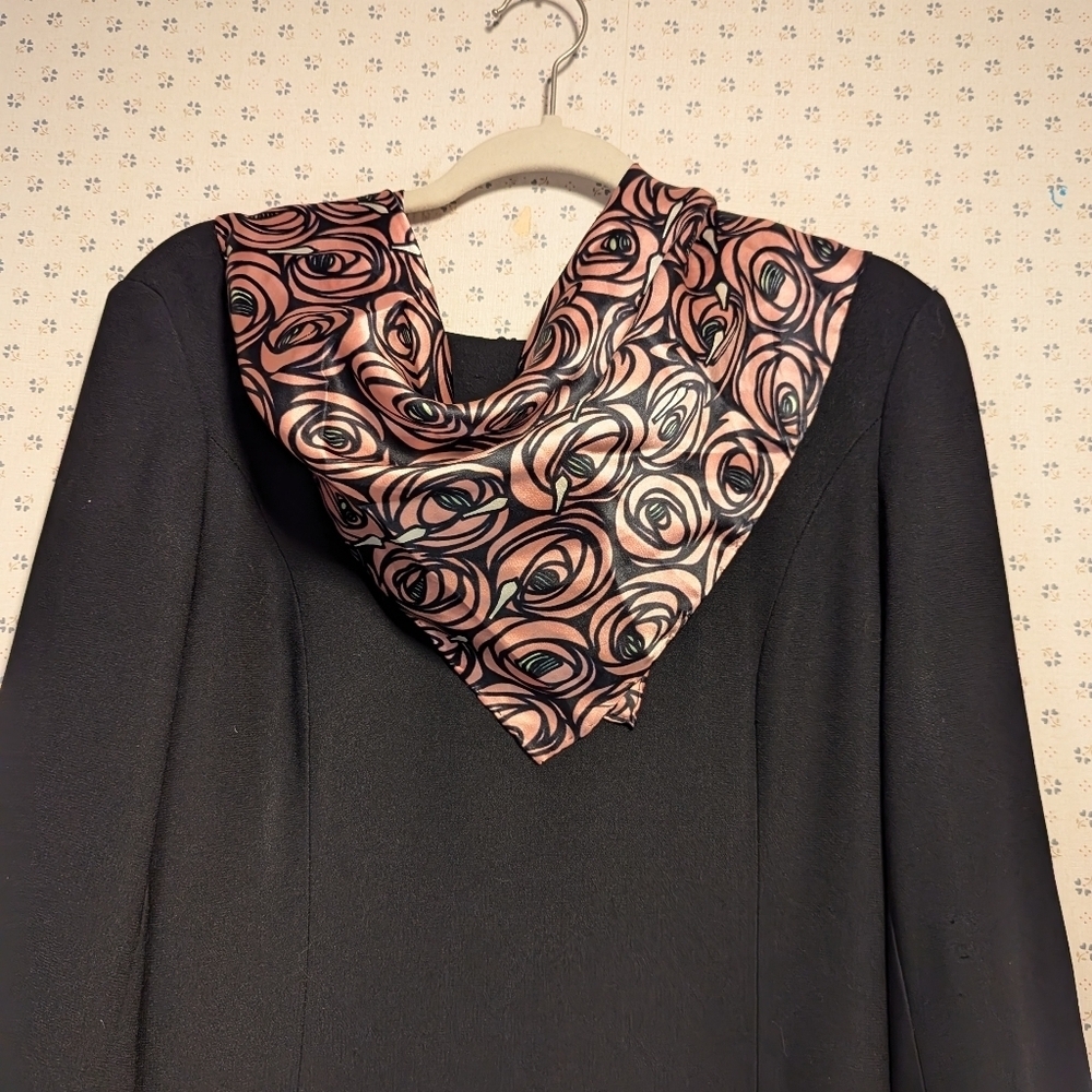 🩷 🖤 Silk Scarf Vintage Abstract Roses Square 22" x 22" hand rolled Art to Wear